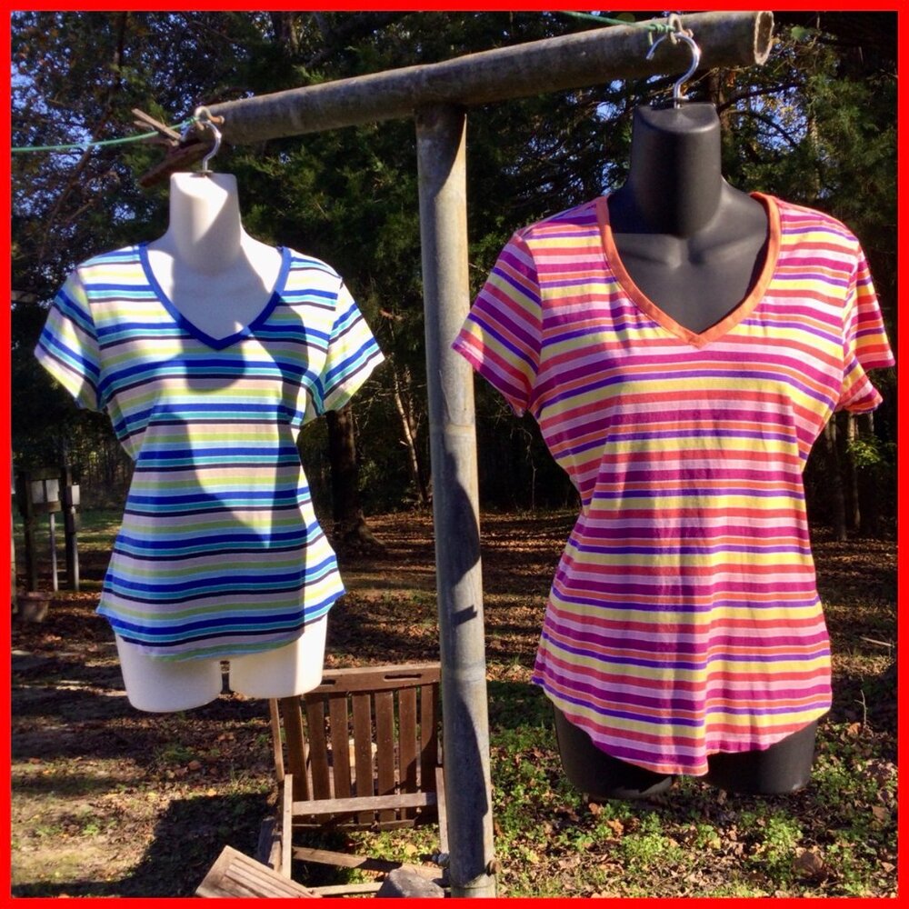 2 Vneck Tshirts, sz M